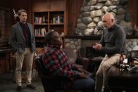 Last Man Standing – (v.l.n.r.) Kyle Anderson (Christoph Sanders); Chuck Larabee (Jonathan Adams); Ed Alzate (Hector Elizondo)