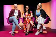 SRF Deep Dating – Deep Dating 12 Jahre single: Findet Alain seinen perfekten Match in der Paartherapie? Staffel 2 Folge 6 Kandidatinnen Rebekka, Larissa und Sarah 2024 Copyright: SRF