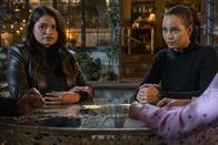 Charmed – Mel Vera (Melonie Diaz, l.); Macy Vaughn (Madeleine Mantock, r.)