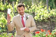 New Girl – Nick (Jake Johnson) als Redner? Vielleicht hätte sich Schmidt für diese Aufgabe doch lieber jemand anderen aussuchen sollen ...