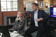 Navy CIS – Geben alles, um eine globale Terrorgruppe zu finden, die Kinder über das Internet rekrutiert: Bishop (Emily Wickersham, l.) und Tony (Michael Weatherly, r.) ...