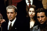 Der Pate III – Für seinen Onkel ist Vincent (Andy Garcia, r.) sogar bereit zu töten: Er bewährt sich, als er Don Michael (Al Pacino, l.) das Leben rettet ...