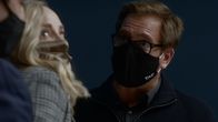 Bull – Marissa Morgan (Geneva Carr, l.); Dr. Jason Bull (Michael Weatherly, r.)
