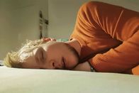 Reporter – Reporter ME/CFS – die unterschätzte Krankheit 30 Jahre alt und bettlägerig: Dejan Lauber ist an ME/CFS erkrankt und kann seine Wohnung nicht mehr verlassen.