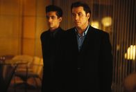 The Punisher – Howard Saint (John Travolta, r.)
