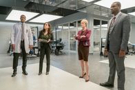 Blindspot – v.li.: Jordan Johnson-Hinds (Stuart), Audrey Esparza (Tasha Zapata), Mary Stuart Masterson (Eleanor Hirst), Rob Brown (Edgar Reade).