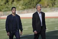Navy CIS – Nick Torres (Wilmer Valderrama, l.); Alden Parker (Gary Cole, r.)