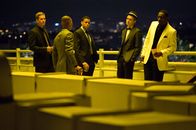 Takers - The Final Job – v.l.), der vorzeitig aus dem Knast entlassen wurde, ihnen einen ganz besonderen Coup anbietet ...