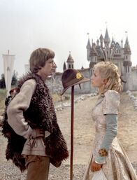 Der Hasenhüter – Der junge Schäfer Konrad (Jan Spitzer, l.) will um die Hand der Prinzessin (Jaroslava Schallerova) anhalten.
