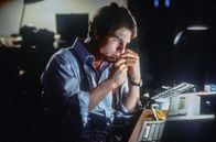 Die Firma – Mitch (Tom Cruise) findet keine Ruhe mehr, seitdem er immer mehr Anzeichen für eine Verschwörung in seiner Anwaltskanzlei entdeckt.