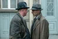 Babylon Berlin – Gereon Rath (Volker Bruch, re.) und Wolter (Peter Kurth) geraten aneinander.