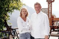 SOKO Kitzbühel – Andrea L'Arronge (Gräfin Schönberg), Heinz Marecek (Hannes Kofler).