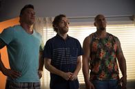 Once Upon a Time in Venice – Um seinen Hund aus den Fängen mieser Gangster zu befreien, setzt Privatdeketiv Steve auf die Unterstützung seines Assistenten John (Thomas Middleditch, m.)