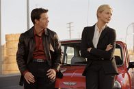 The Italian Job – Gemeinsam mit Johns Tochter Stella (Charlize Theron), die das Safeknacker-Talent ihres Vaters geerbt hat, tüftelt Charlie (Mark Wahlberg) einen mehr als raffinierten Plan aus, wie er Steve zum armen Mann machen kann. Doch am Tag des großen Coups läuft einiges schief.Gemeinsam mit Johns Tochter Stella (Charlize Theron), die das Safeknacker-Talent ihres Vaters geerbt hat, tĂĽftelt Charlie (Mark Wahlberg) einen mehr als raffinierten Plan aus, wie er Steve zum armen Mann machen kann. Doch am Tag des groĂźen Coups lĂ¤uft einiges schief.
