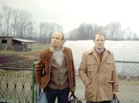 Polizeiruf 110 – Bernd Broske (Dieter Mann, re.) und Wilhelm Gruak (Volkmar Kleinert, li.) auf der Fluch.