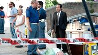Donna Leon – Brunetti (Uwe Kockisch, re.) und Vianello (Karl Fischer) nehmen die Ermittlungen im Fall Andrea Nava (Marco La Ferla) auf.