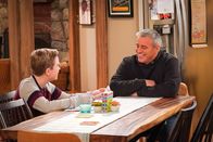 Man with a Plan – Teddy Burns (Matthew McCann, l.); Adam Burns (Matt LeBlanc, r.)