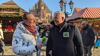 Heißmann + Rassau – Reporter Theo Dolores Hanfgruber (Volker Heißmann, links) beim Nürnberger Bratwurst-Test. Lek Sander (Alexander Herrmann) gibt dabei nur gar zu gerne seinen Senf dazu.