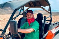 Wunderschön! – Auf der Insel Sal unternimmt Ramon Babazadeg eine Jeeptour durch die wüstenartige Landschaft. Dabei besichtigt er auch eine Saline. Die Salzgewinnung verlieh der Insel ihren Namen.