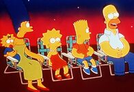 Die Simpsons – "Die Simpsons", "Barts Komet." Bart entdeckt einen Komet, der auf Springfield zurast. Eine Rakete wird ins All geschickt. Sie soll den Komet zerstören. Der Versuch misslingt. In Panik flüchten die Bewohner in Flanders Atombunker. Nur Homer bleibt gelassen. Er ist davon überzeugt, dass der Komet in der Umweltschmutzschicht verglühen wird.