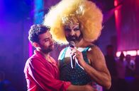 All You Need – Levo (Arash Marandi) lernt eine neue Seite von Andreas (Tom Keune, re.) kennen.