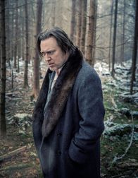 Der Pass – Eigentlich ein einsamer Wolf, doch in seinem neuesten Fall muss Gedeon Winter (Nicholas Ofczarek) in einem großen Team arbeiten.