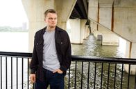 Departed - Unter Feinden – Der Undercover-Polizist Billy (Leonardo DiCaprio) kann nur an wenigen Orten er selbst sein.