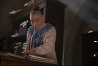 American Horror Story – Während Pepper (Naomi Grossman) mit einem dramatischen Verlust zurechtkommen muss, erinnert sich Elsa an die Anfänge ihrer Freak Show ...