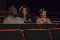 Brooklyn Nine-Nine – (v.l.n.r.) Ray Holt (André Braugher); Karen Haas (Maya Rudolph); Jake Peralta (Andy Samberg)