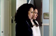Red Light – Kann Esther (Halina Reijn, re.) ihrer Managerin (Nadia Amin, li.) noch trauen?