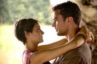 Die Bestimmung - Insurgent – Tris (Shailene Woodley) und Four (Theo James)