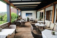 Restaurantlegenden – In der Buckligen Welt steht das Triad. Heute steht Uwe Machreich in seinem Restaurant in der Küche und arbeitet an seinem Ruf als Tausendsassa.