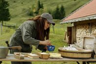 Frühling – Hilft auf der Alp aus: Simone Thomalla als Katja Baumann