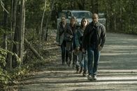 The Silence – 2nd from the right: Ally (Kiernan Shipka), on the right: Stanley Tucci
