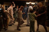 The Kids Are Alright – v.l.n.r.) William Cleary (Andy Walken); Eddie Cleary (Caleb Foote); Joey Cleary (Christopher Paul Richards); Timmy Cleary (Jack Gore); Frank Cleary (Sawyer Barth); Lawrence Cleary (Sam Straley); Pat Cleary (Santino Barnard); Peggy Cleary (Mary McCormack)
