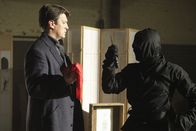 Castle – L-R: Die japanische Balletttänzerin Jade Yamata wird unter mysteriösen Umständen getötet. Bei den Ermittlungen stoßen Beckett und Castle (Nathan Fillion) auf einen Ninja (Darsteller unbekannt). Doch ist er wirklich der Mörder?