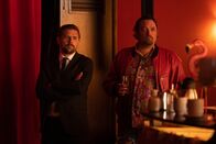 Check Check – Jan Rothe (Klaas Heufer-Umlauf, l.); Discobesitzer Erkel (Till Franzen, r.)