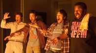 Das ist das Ende – Während des Versuchs, einen Freund von einem bösen Dämon zu befreien, bricht versehentlich ein großes Feuer im Haus aus. Können Seth Rogen (Seth Rogen, l.), Jay Baruchel (Jay Baruchel, 2. v. l.), James Franco (James Franco, 2. v. r.) und Craig Robinson (Craig Robinson, r.) die Feuerflammen unter Kontrolle bringen?