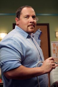 Monk – Dr. Oliver Bloom (Jon Favreau).