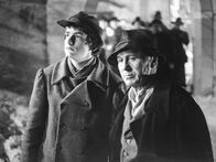 Waldheimat – L-R: Peter (Chlodwig Haslebner), Dankl (Joe Trummer)