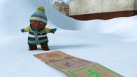 Snowsnaps' Winterspiele – Jonas wagt sich an die Hüpfkästchen.