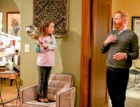Modern Family – Lily (Aubrey Anderson-Emmons), Mitchell (Jesse Tyler Ferguson)