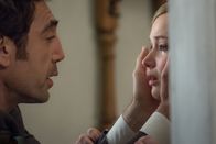 mother! – Him (Javier Bardem, l.); Mother (Jennifer Lawrence, r.)