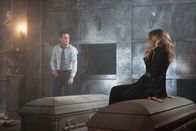 Charmed – Harry Greenwood (Rupert Evans, l.); Fiona (Leah Pipes, r.)