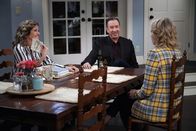 Last Man Standing – (v.l.n.r.) Vanessa Baxter (Nancy Travis); Mike Baxter (Tim Allen); Mandy Baxter (Molly McCook)