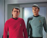 Raumschiff Enterprise – L-R: Darsteller Scotty (James Doohan) and Spock (Leonard Nimoy)