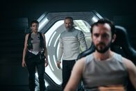 Rubikon – Julia Franz Richter (Hannah), Mark Ivanir (Dimitri), George Blagden (Gavin).
