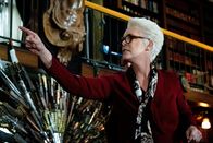 Knives Out – Linda Drysdale (Jamie Lee Curtis)