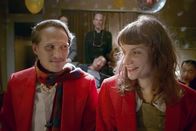 Aloys – Aloys (Georg Friedrich) und Vera (Tilde von Overbeck) eröffnen den Tanzboden.