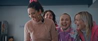 Derby Girl – v.l.) und Cindy (Marion Creusvaux, r.) gute Freundinnen werden.